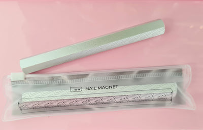 Hello Nail Magnet "Hey" image 0