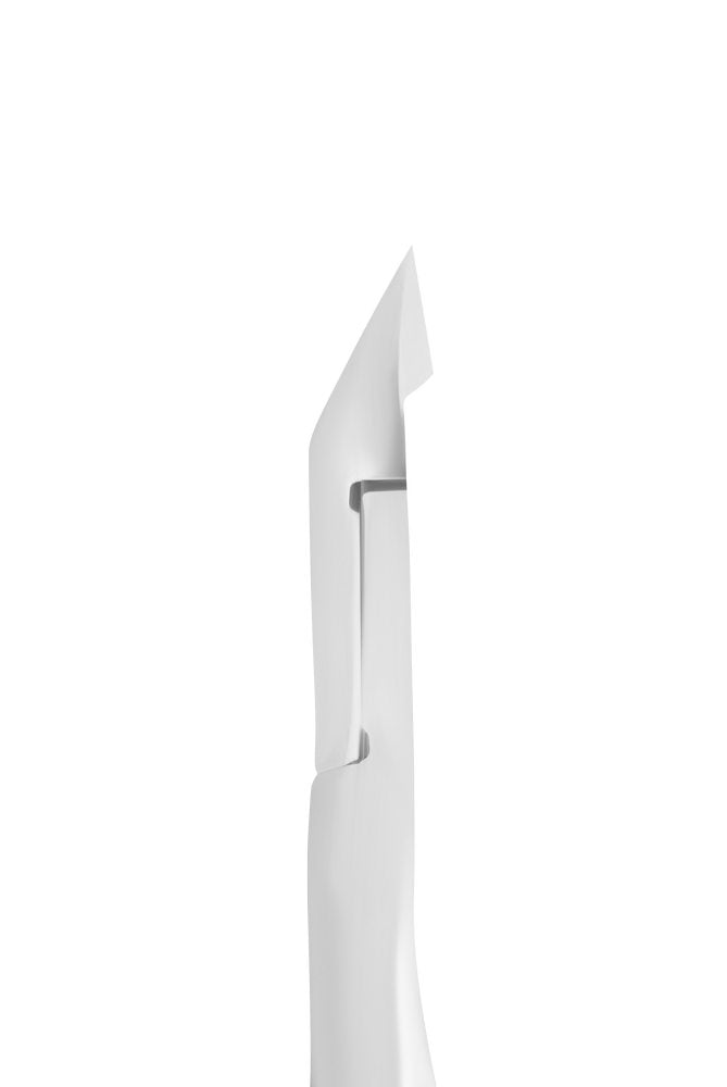STALEKS EXCLUSIVE NX-20-8g Gravure cuticle nippers, 8 mm — 8 mm cutting blade close-up